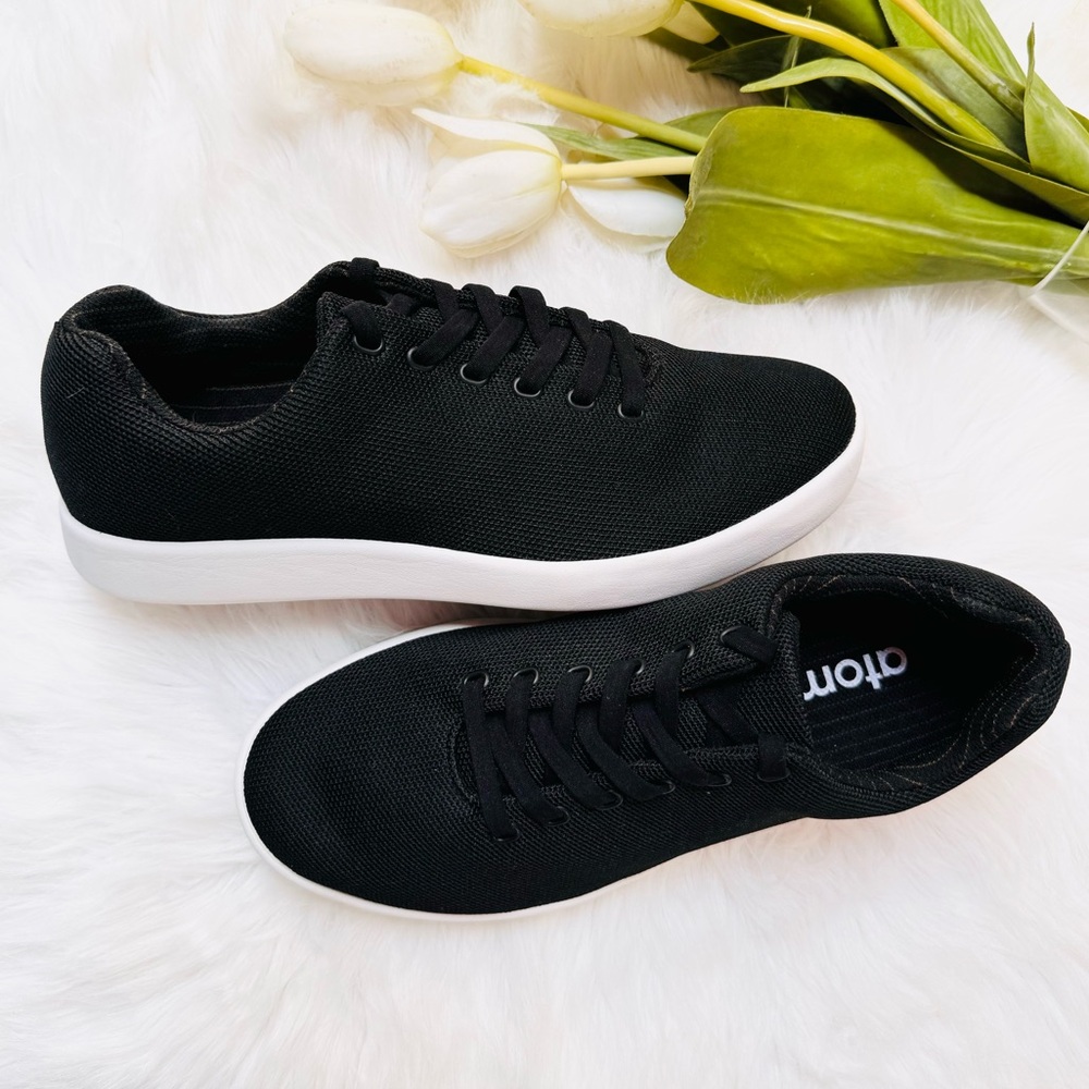 Atoms Model 000 Sneakers